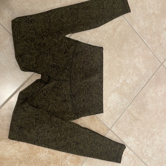 Lululemon - Picture 6 of 11